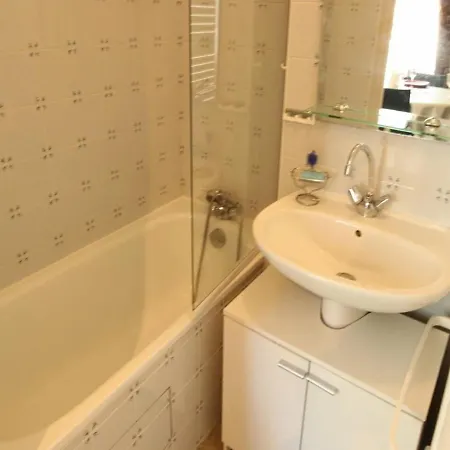 Luchon : T3 Cosy Pour 4 Pers, Au Pied Du Telecabine, Parking Prive - Fr-1-313-204 *