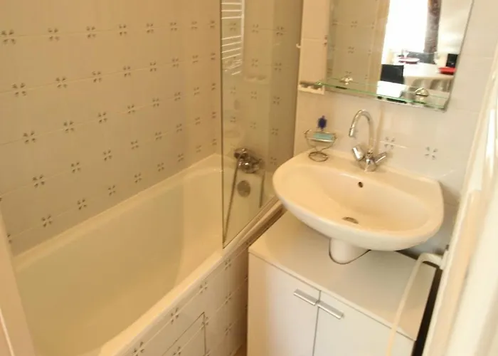 Luchon : T3 Cosy Pour 4 Pers, Au Pied Du Telecabine, Parking Prive - Fr-1-313-204 *